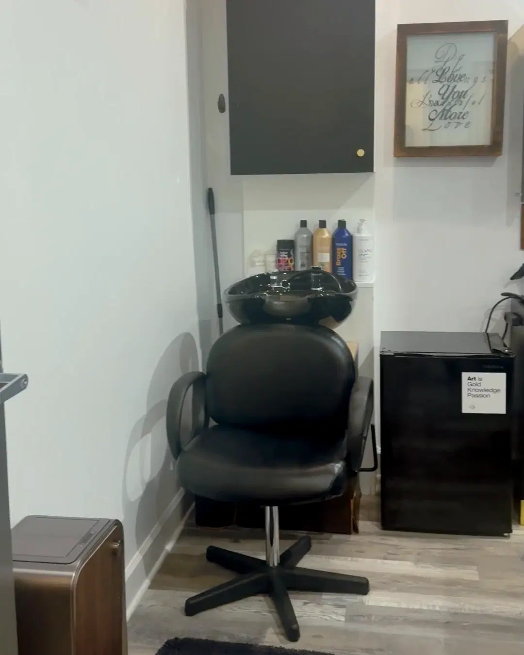 The shampoo bowl in The Real Blossom's private suite