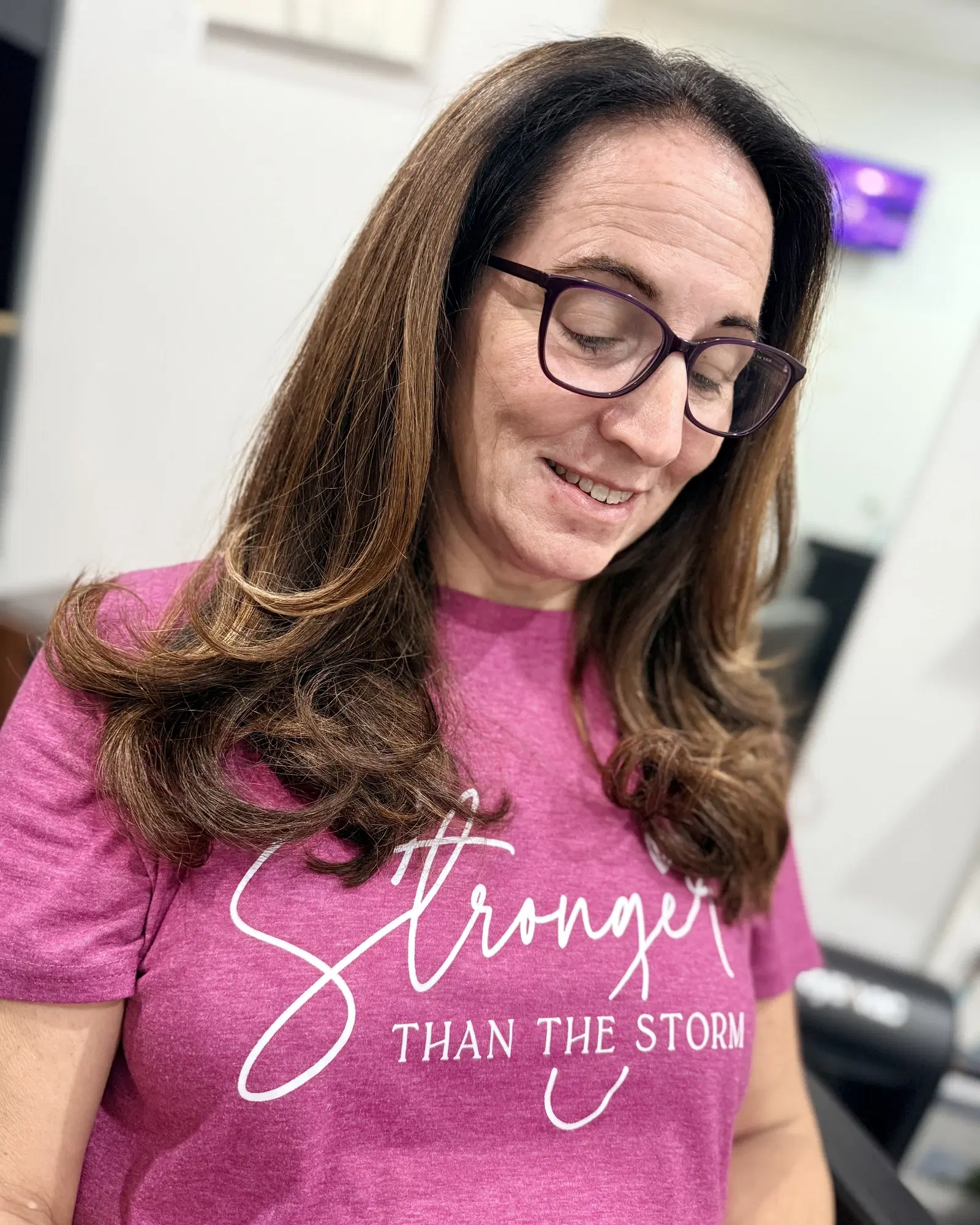 Caramel balayage with loose waves after a balayage, gloss and blow-dry