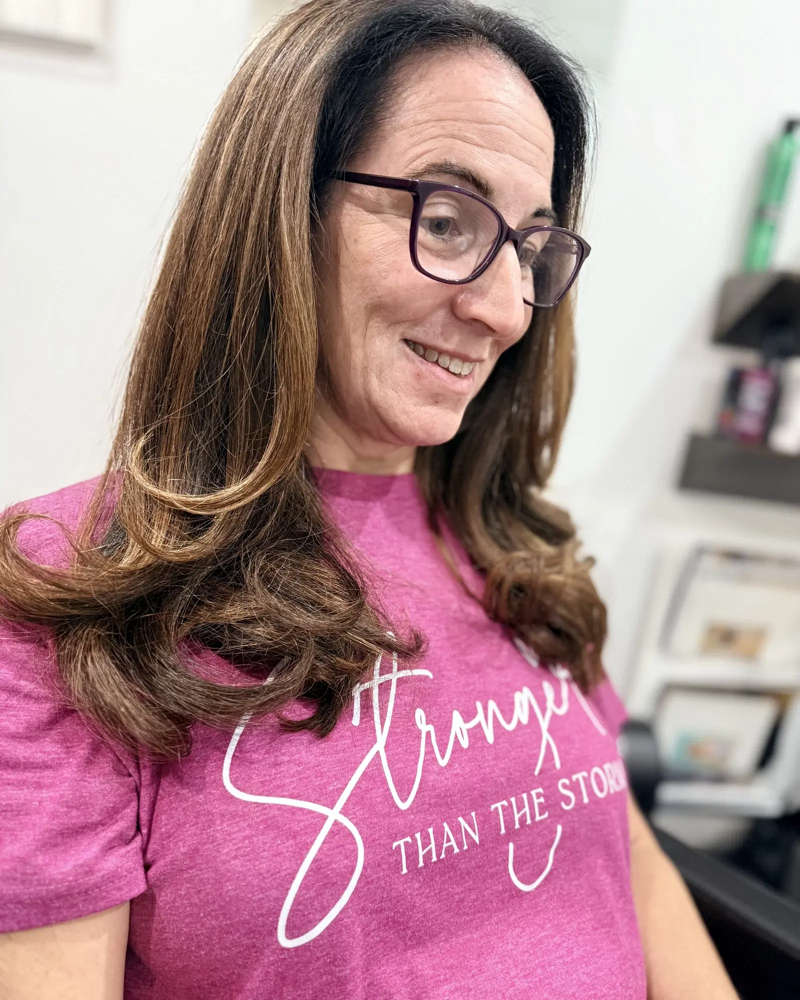 A client smiling with her new caramel balayage