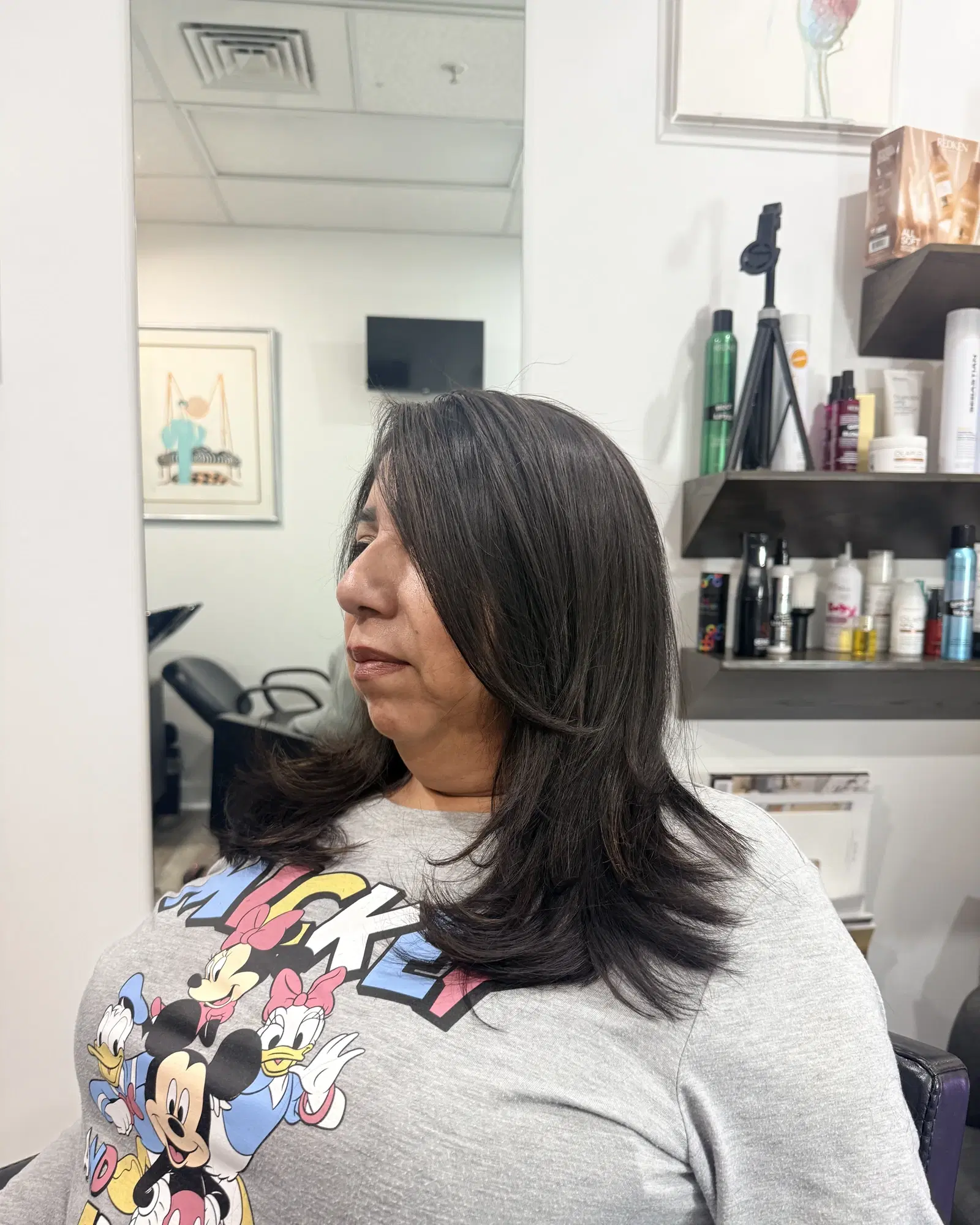 Shoulder-length brunette lob with face-framing light
